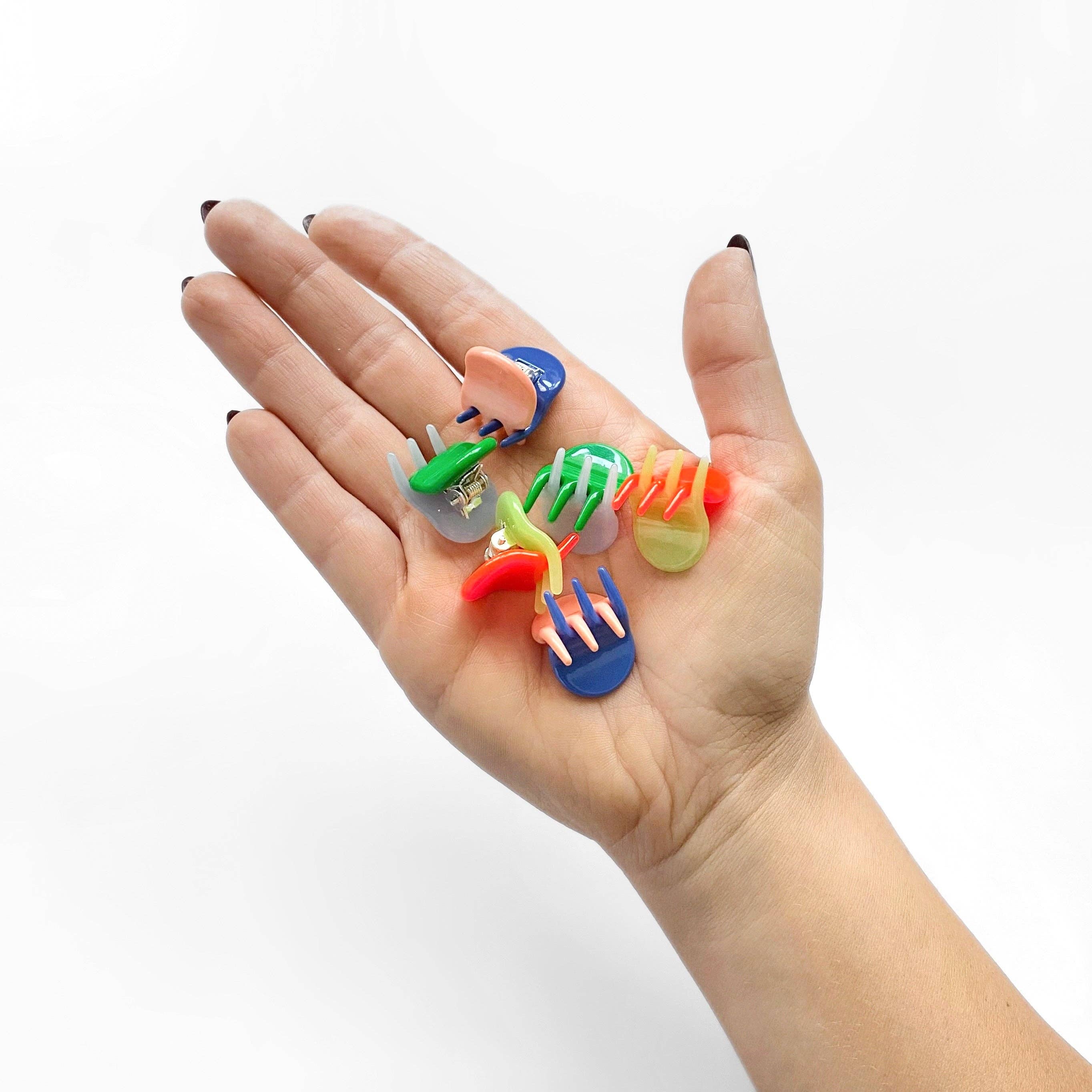 CHUNKS - Micro Claws in Play