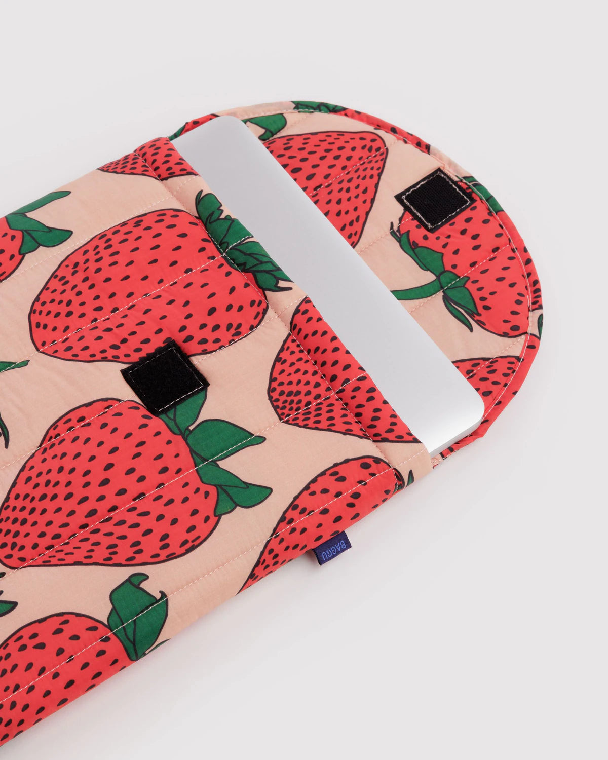 BAGGU -Puffy Laptop Sleeve 16" - Strawberry