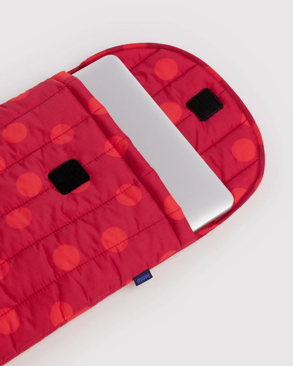 BAGGU -Puffy Laptop Sleeve 16" - Red Polka Dot