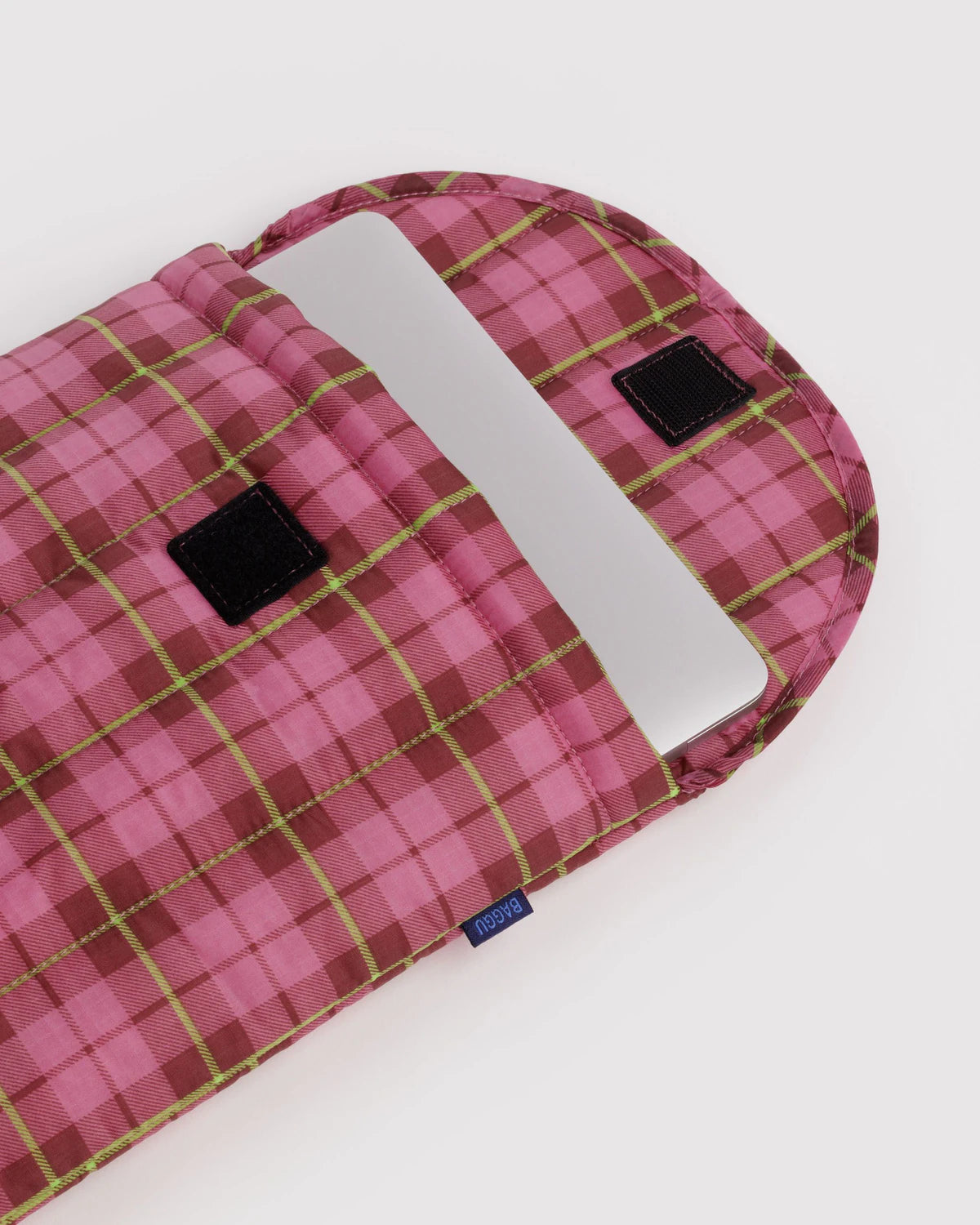 BAGGU - Puffy Laptop Sleeve 13"/14" - Azalea Pink Tartan