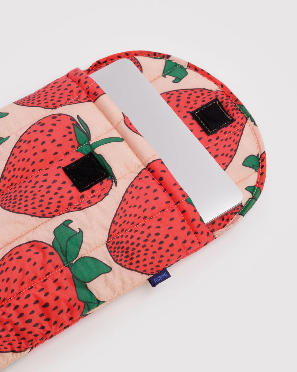 BAGGU - Puffy Laptop Sleeve 13"/14" - Strawberry